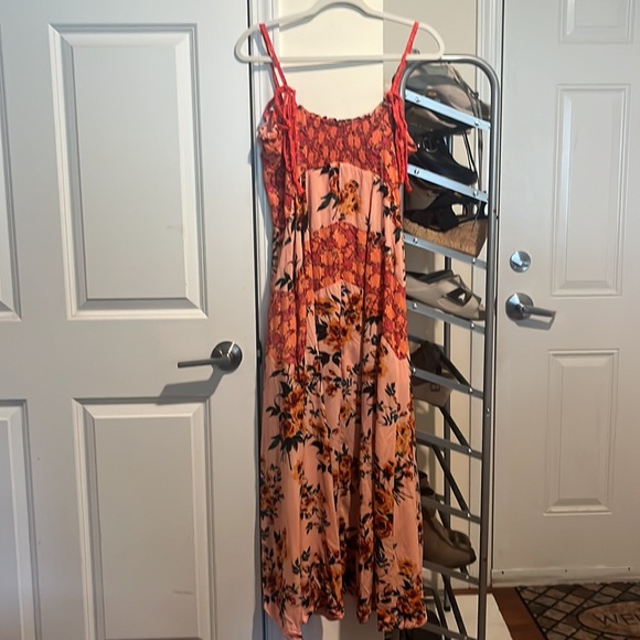 This gorgeous dress no longer fits me. - Picture 4 of 4